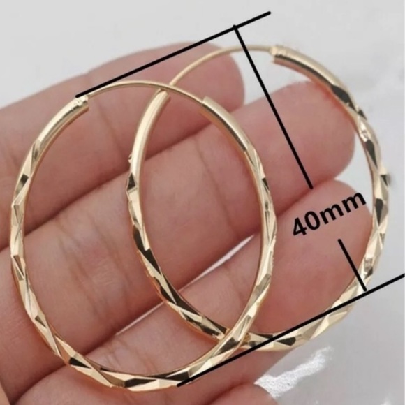 ***New 18K Gold Hoop Earrings - Picture 6 of 6